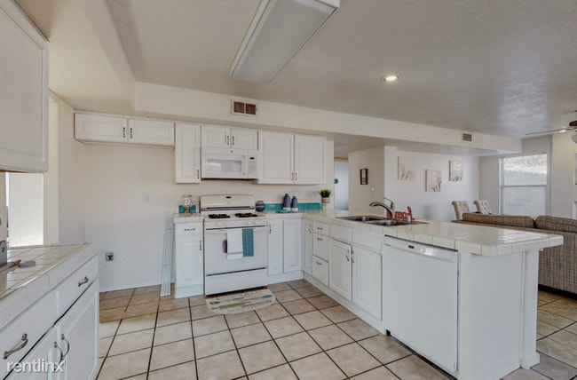 Building Photo - 4 br, 3 bath House - 8416 La Paloma Court ...