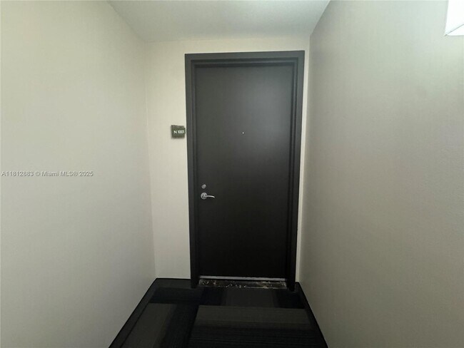 Building Photo - 2641 N Flamingo Rd