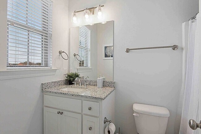 Building Photo - 2 Bedroom Furnished Rental Near LSU|Short Term & Long Term Options Available