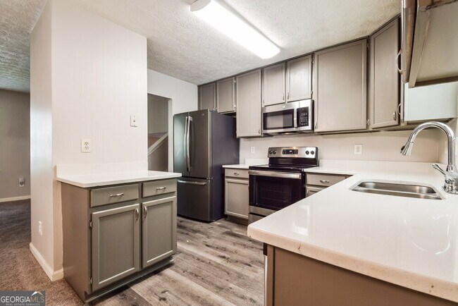 Building Photo - 5620 Regency Forest Ct