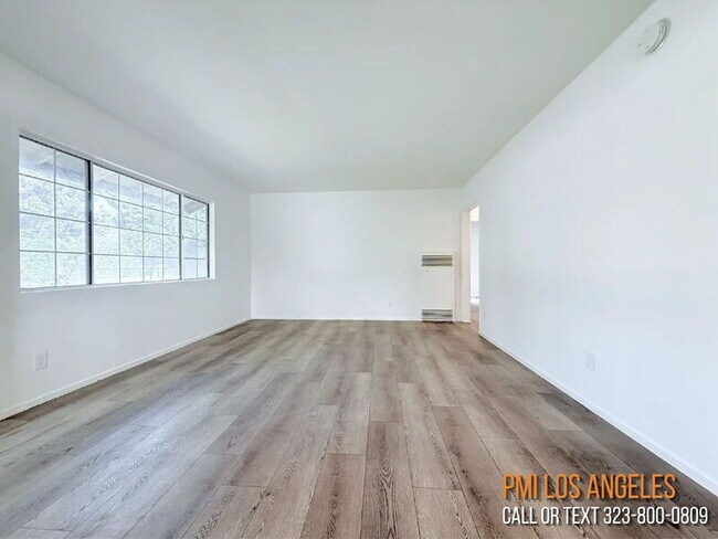 Building Photo - 10565 Camarillo St