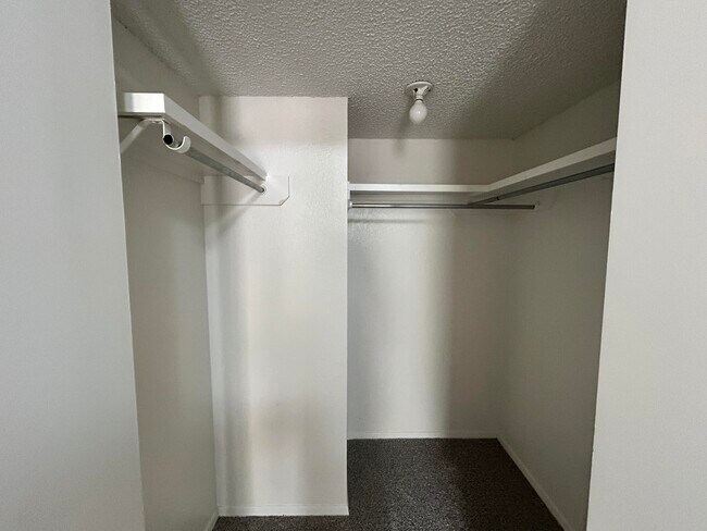 Building Photo - 8601 Memphis Dr