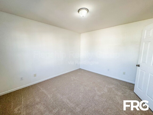 Building Photo - 1021 Jade Ln
