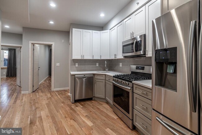 Building Photo - 2045 N College Ave