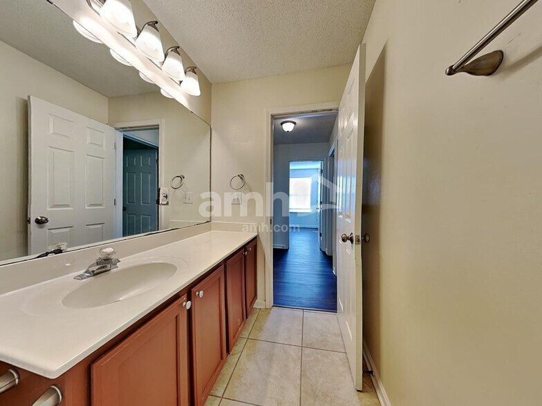 Building Photo - 4533 Hyperion Ct