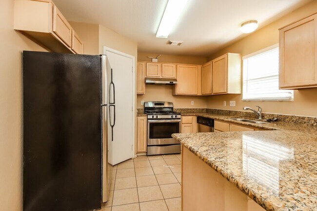 Building Photo - 2610 Heather Knoll Dr