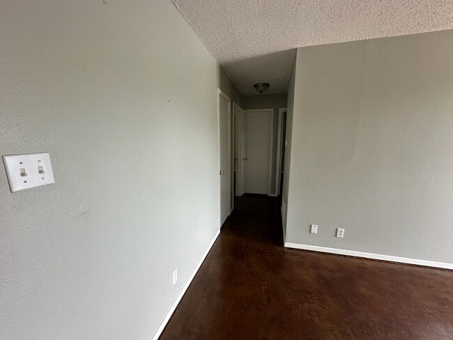 Building Photo - 210 Memory Ln