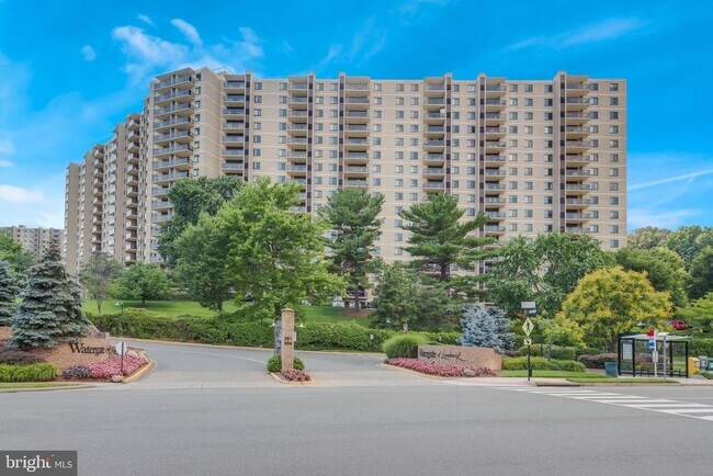 Building Photo - 203 Yoakum Pkwy