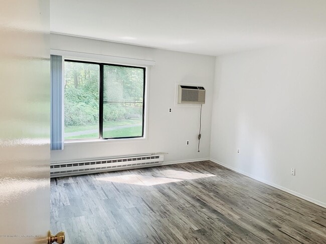 Building Photo - 31 Lexington Ct