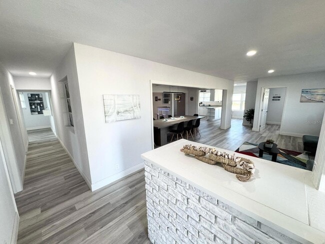 Building Photo - 2326 S Peninsula Dr