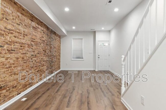 Building Photo - 912 N Milton Ave