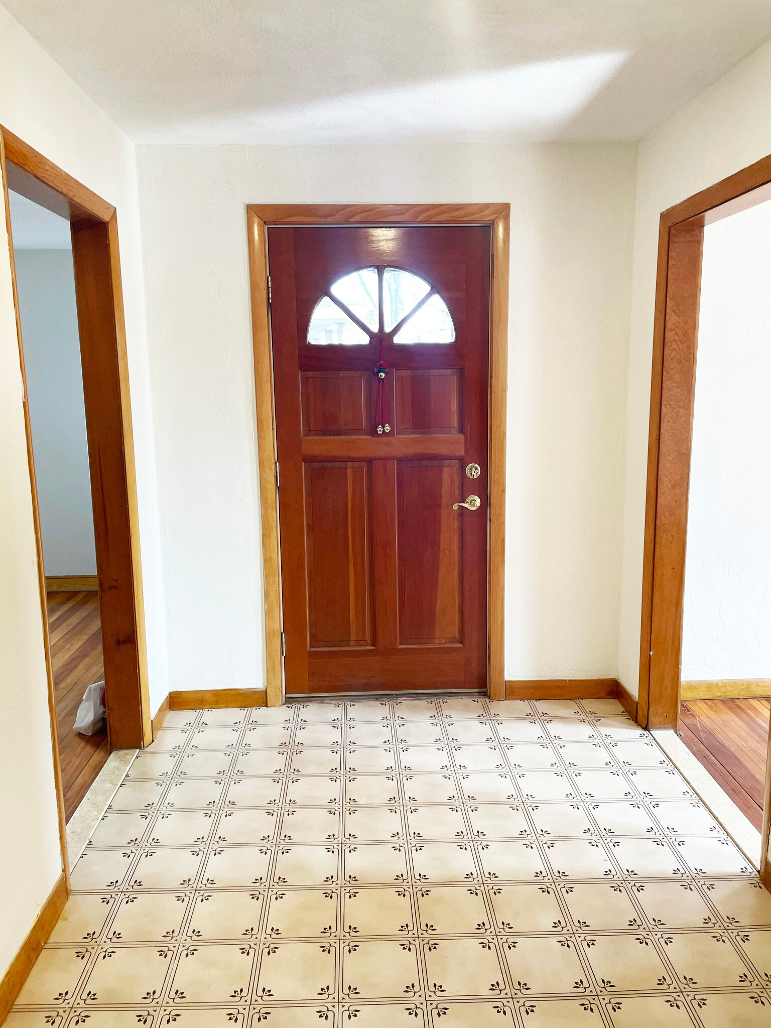 Foyer - 27 Webster Pl