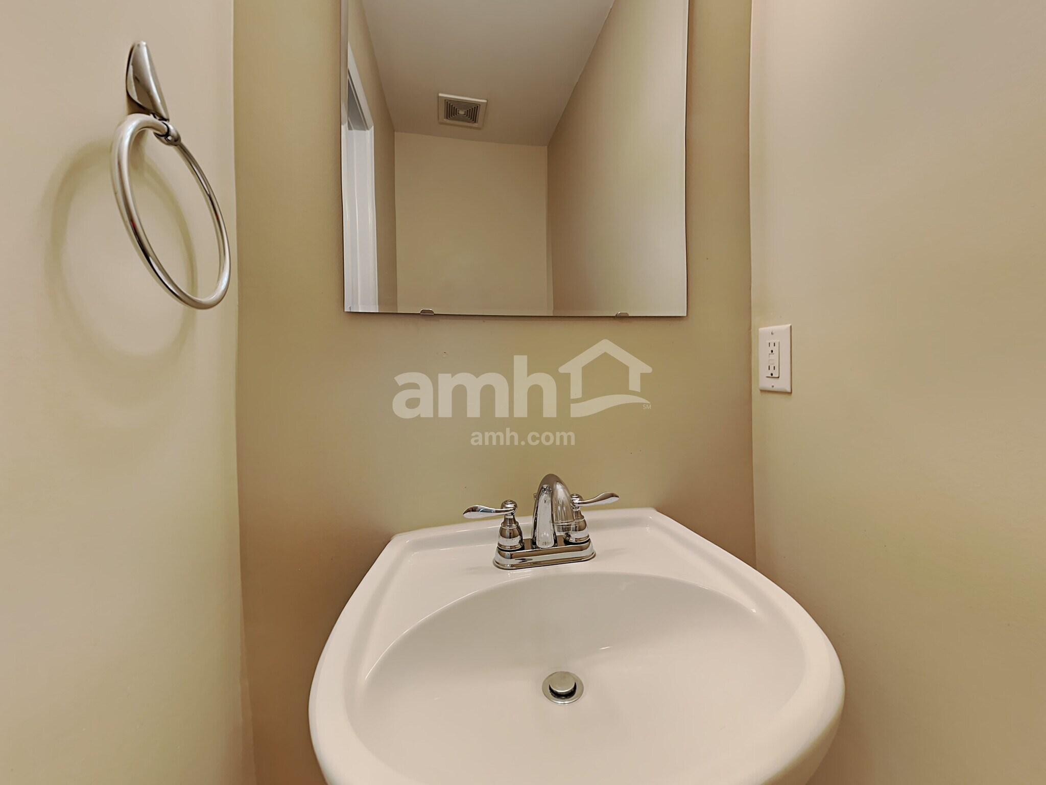 Building Photo - 103 Hawkesbury Rd