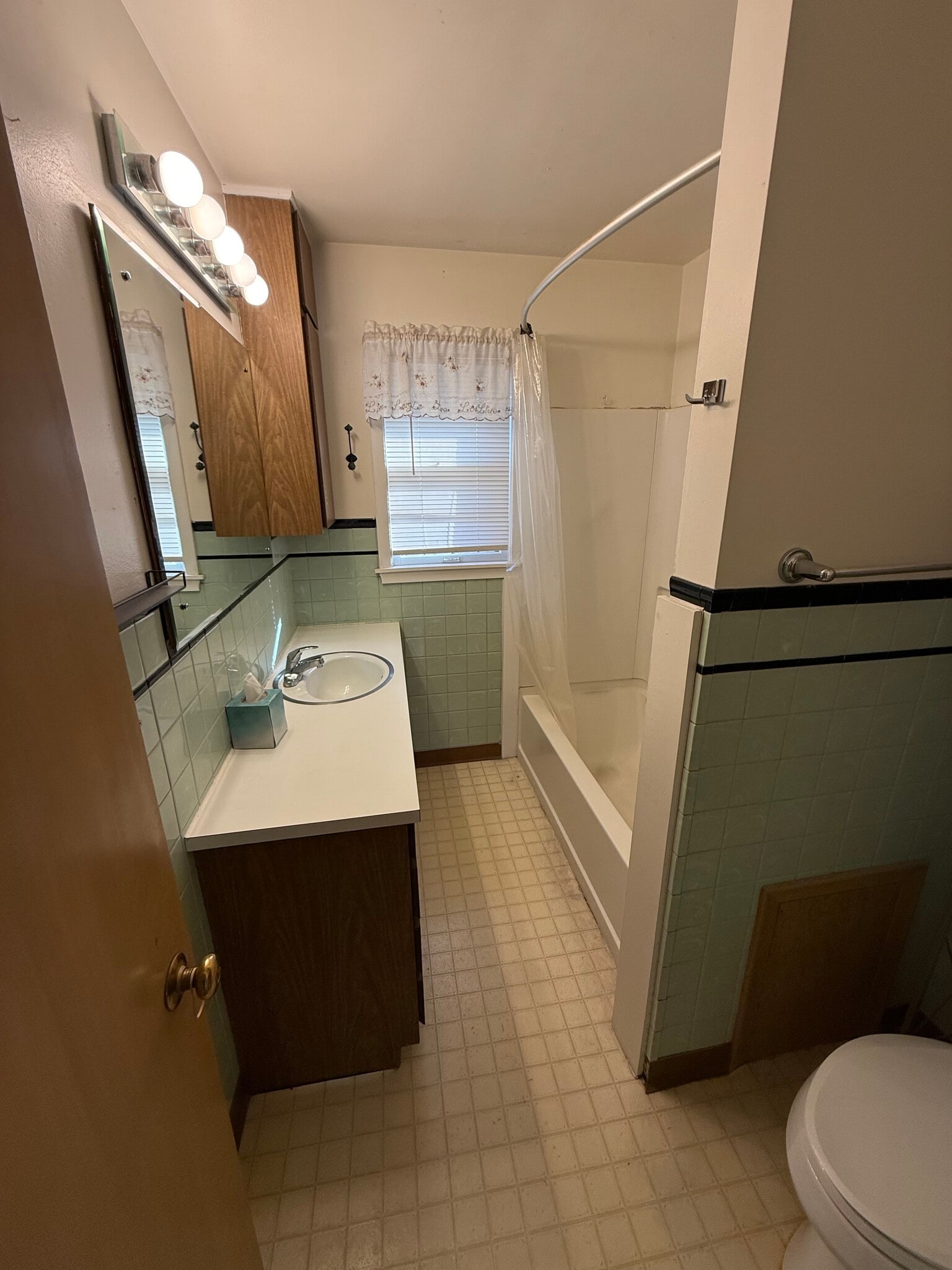 Bath - 3480 Woods Ave