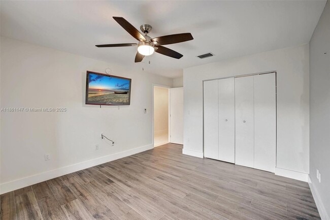 Building Photo - 164 SE 4th Terrace