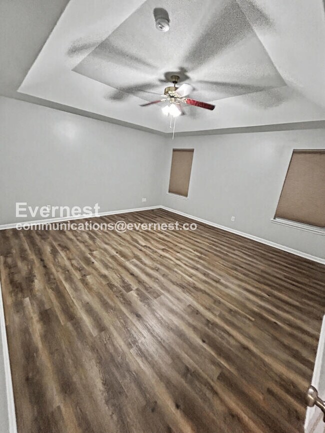 Building Photo - Spacious 4-Bed Home with 2-Car Garage & Modern Amenities