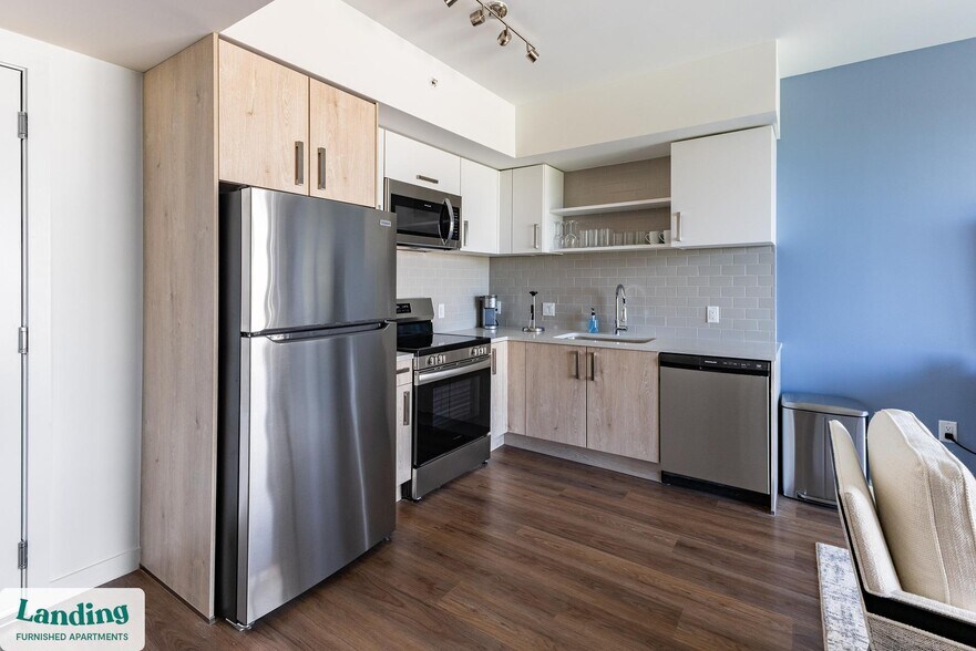 Building Photo - 200 NE 1st Ave