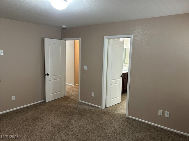 Building Photo - 4908 Hostetler Ave