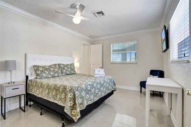 Building Photo - 2051 Coral Reef Dr