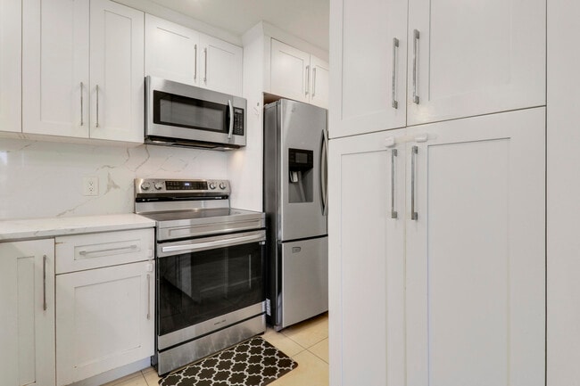Building Photo - 3630 Alder Dr