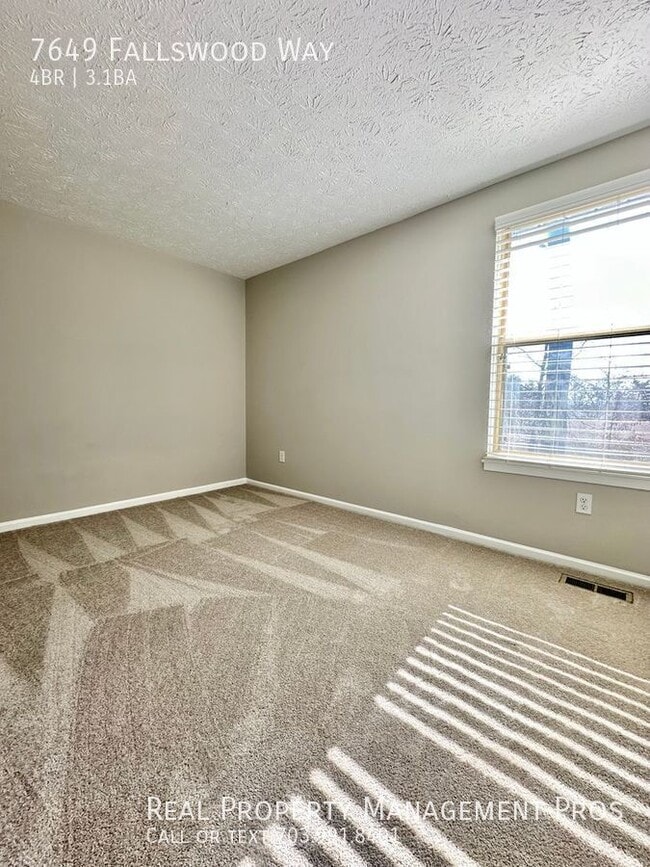 Building Photo - 7649 Fallswood Way