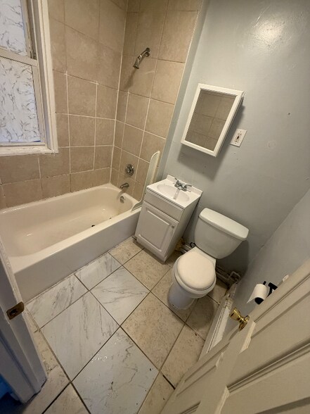 Building Photo - 1037 Capitol Ave