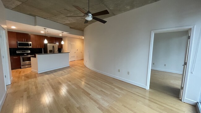 Living Room / Kitchen - 44 Peachtree Pl NW