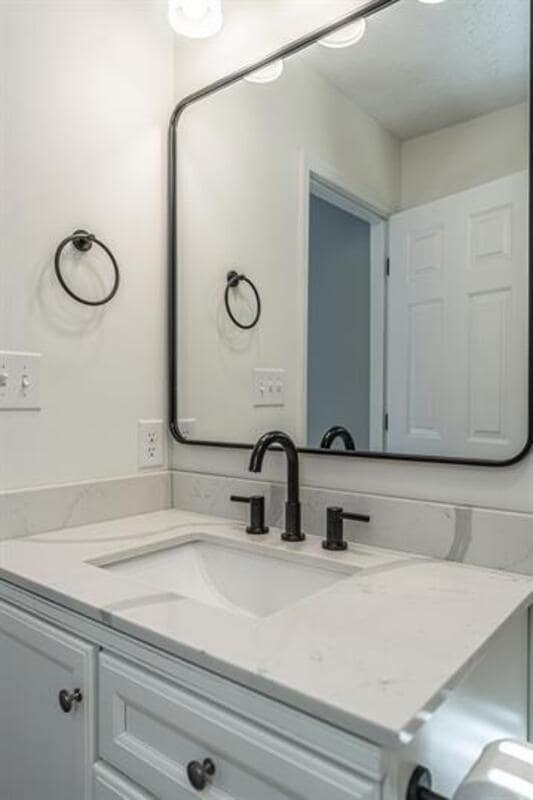 Building Photo - 145 Sandhurst Pl