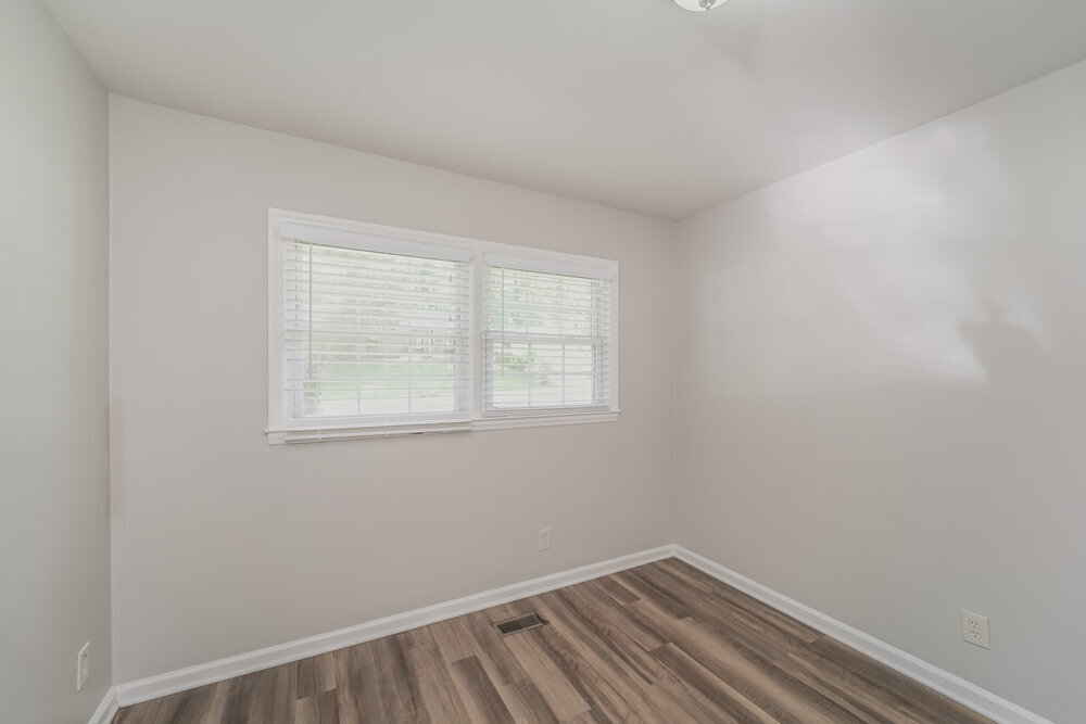 Building Photo - 2413 Dora Dr