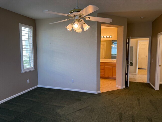 Building Photo - Summerset Living- with a Bonus Room