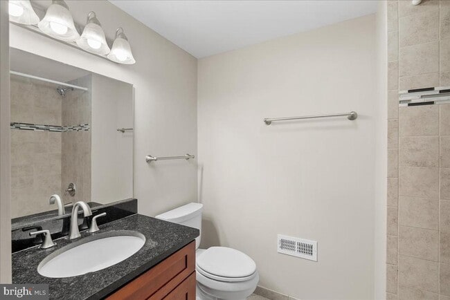 Building Photo - 507 Lindsay Ct