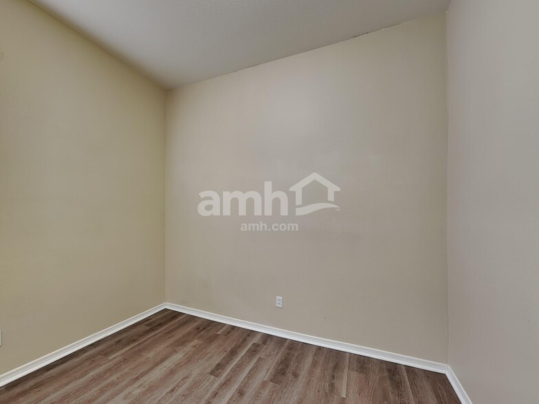 Building Photo - 13544 W Ironwood St