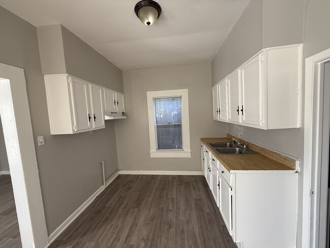 Building Photo - 1817 San Luis St