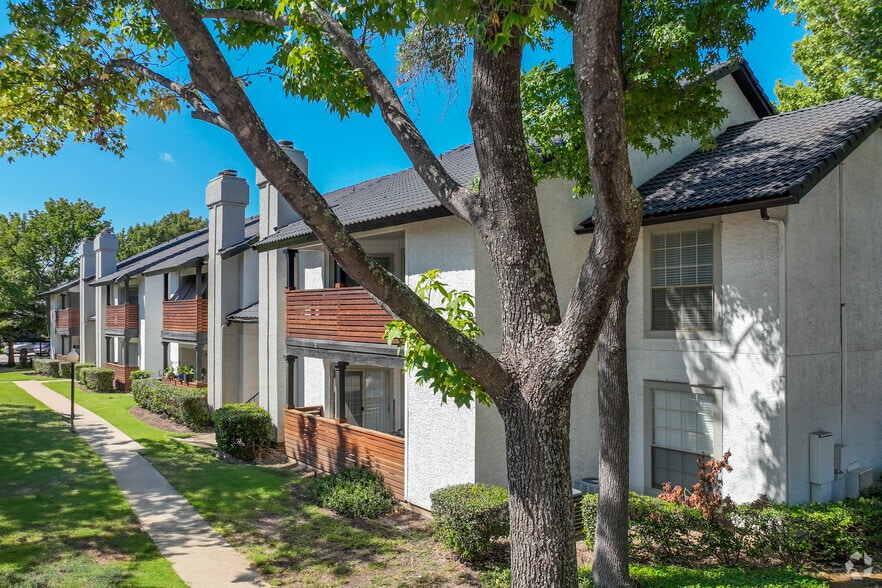 Primary Photo - Villas at Chase Oaks