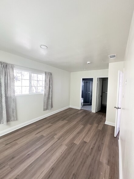 Building Photo - 2405 Perkins Ln