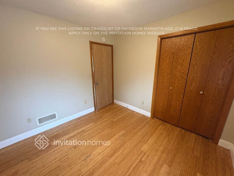 Building Photo - 7897 Kingsview Ln N