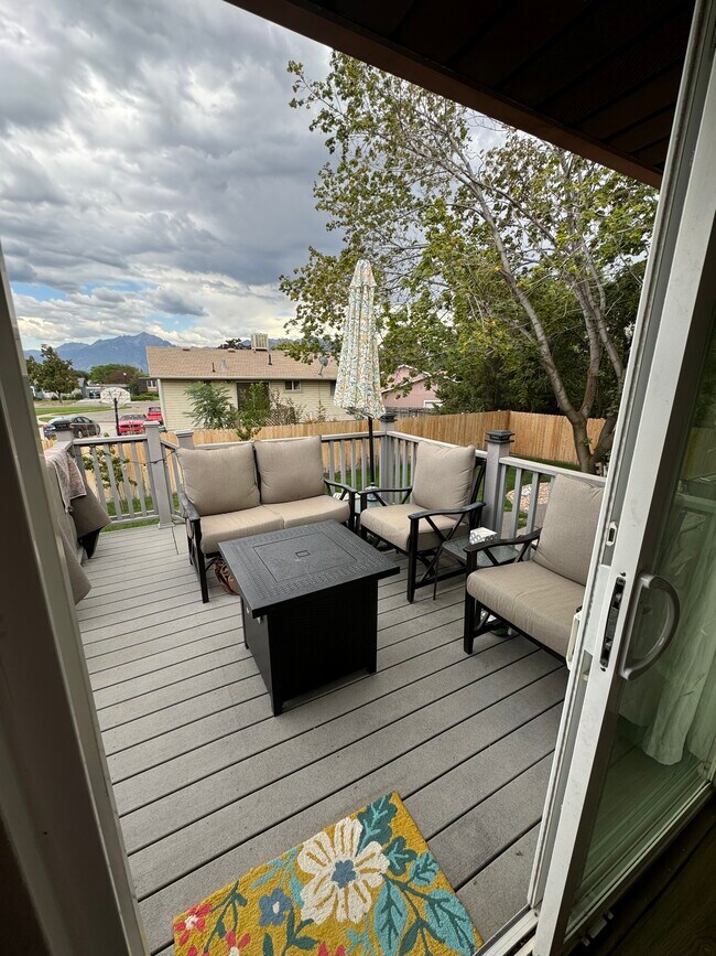 Deck - 8717 S Royal Crest Dr