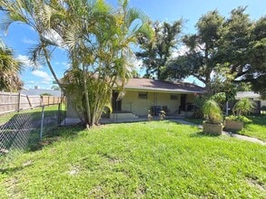 Building Photo - Cute 1 bed/ 1 bath Duplex Available now in...