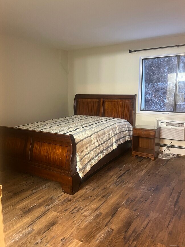 Building Photo - 244 High Path Rd