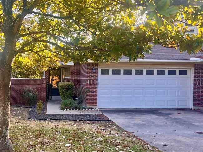 Building Photo - 1003 Markham Ln