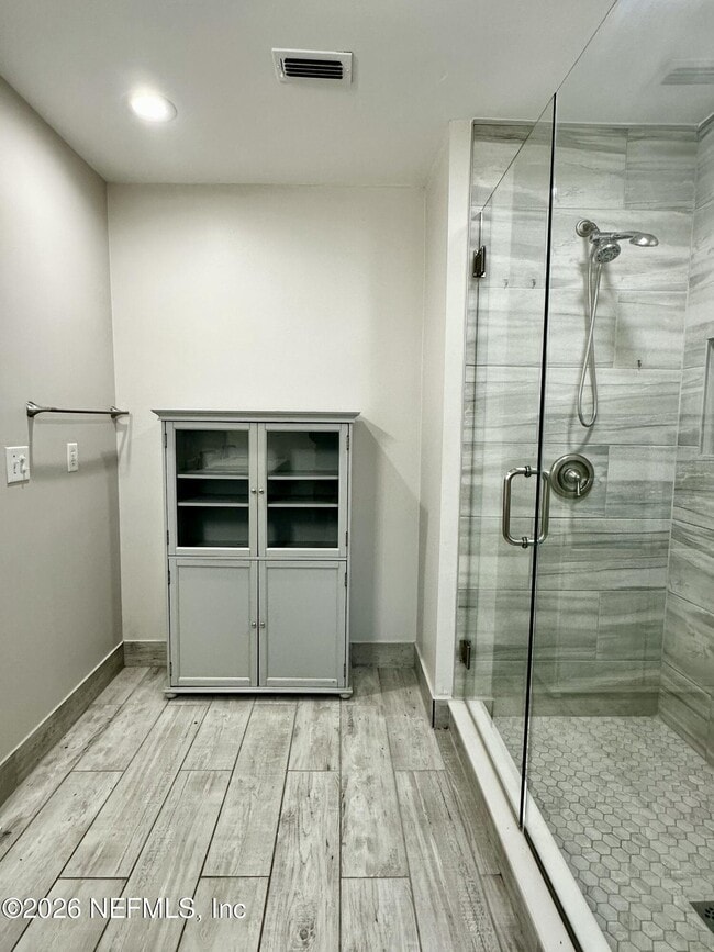 Building Photo - 2245 Brentfield Rd W