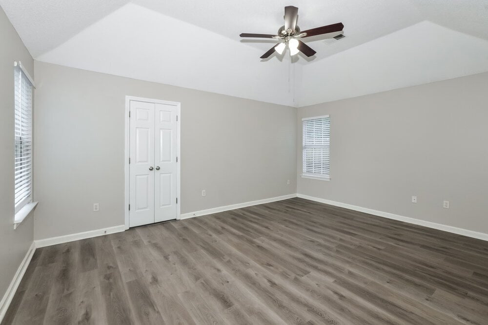 Building Photo - 7415 Creekside Dr