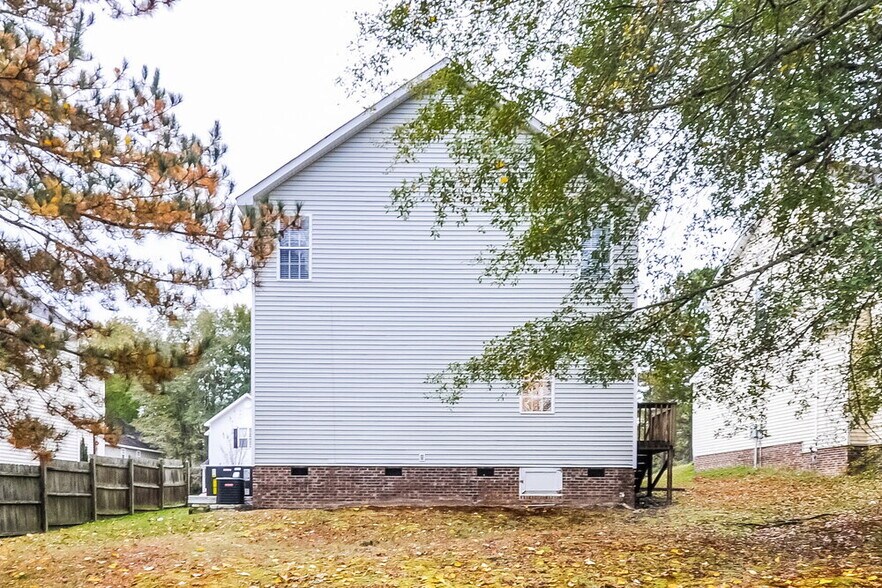 Building Photo - 705 Marjam Ln