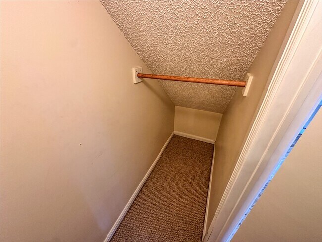 Building Photo - 113 Comfort St