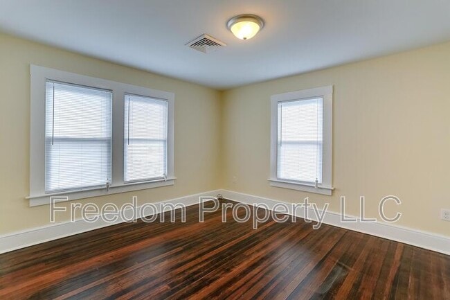 Building Photo - 18 Peck St