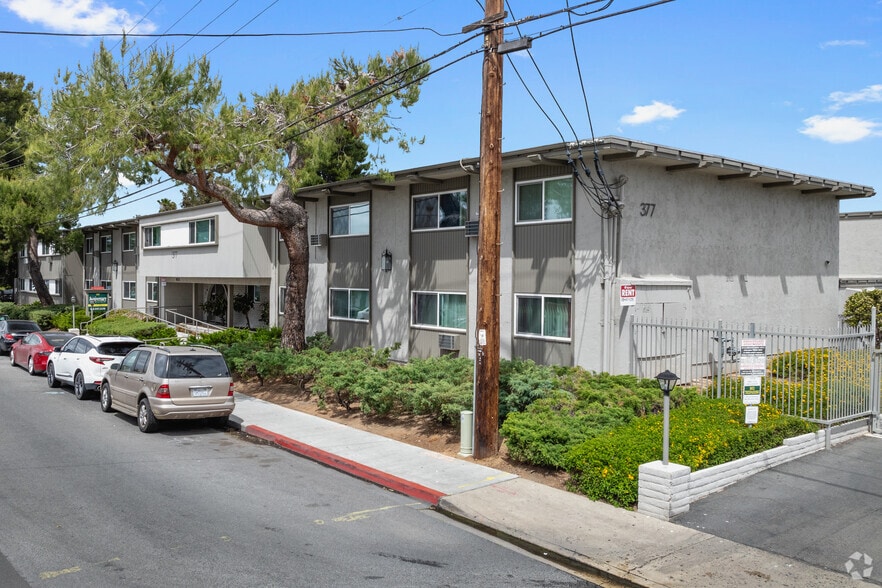 Primary Photo - Anniversary Apartments
