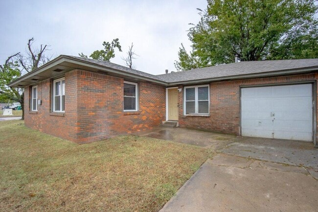 Building Photo - 3700 N Land Ave