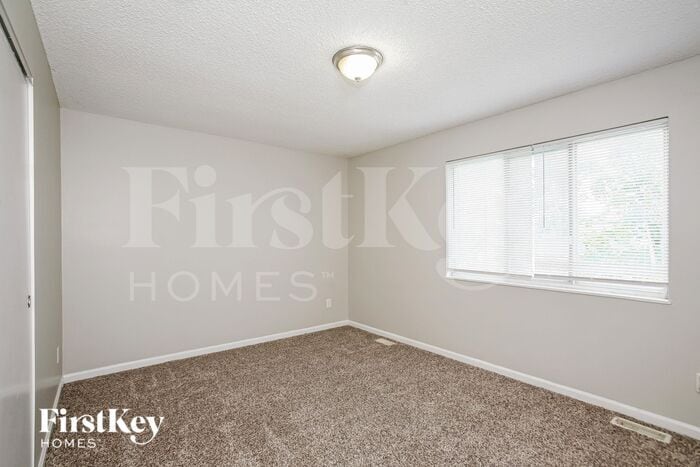 Building Photo - 3920 Pinetop Dr