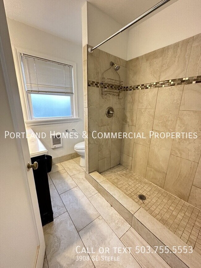 Building Photo - 3908 SE Steele-