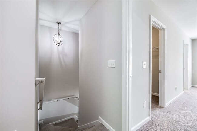 Building Photo - 345 Sonoma Dr